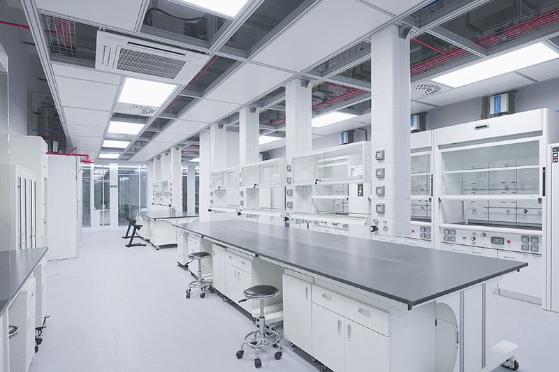 三原实验室革新：安全与科技的现代融合